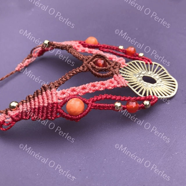 Collier avec estampe doré