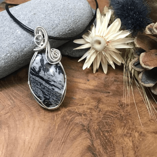 Biotite (avec inclusion de grenat)